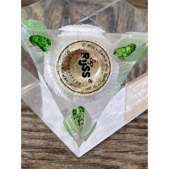 Vintage Russ Acrylic Lucite White Flower Paper Weight - Picture 6 of 6